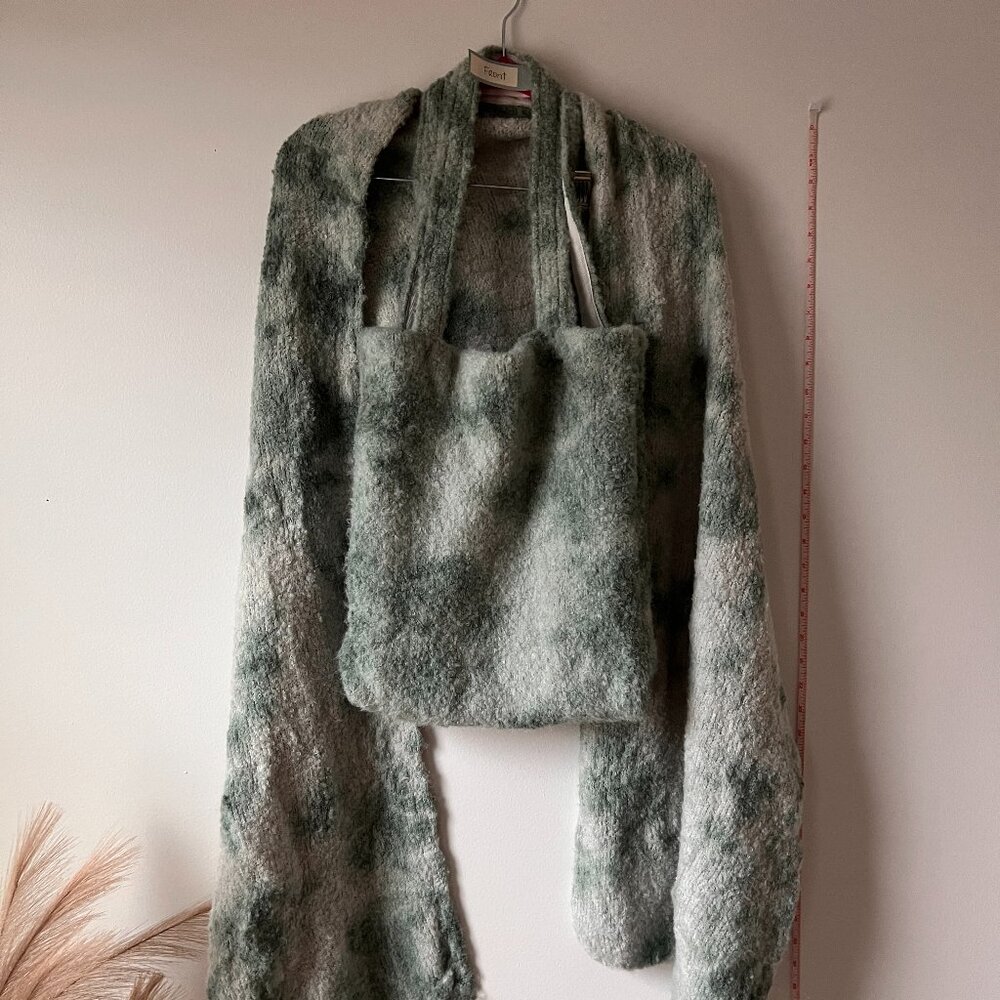 Free People Fuzzy Scarf & Tote Bag Set – Sage Green